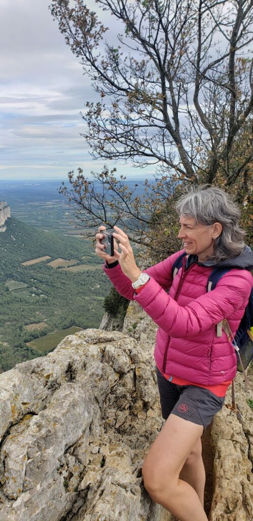 Randonneuse au Pic St Loup