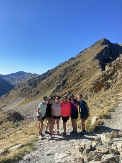 Groupe copines en rando dans le mercantour