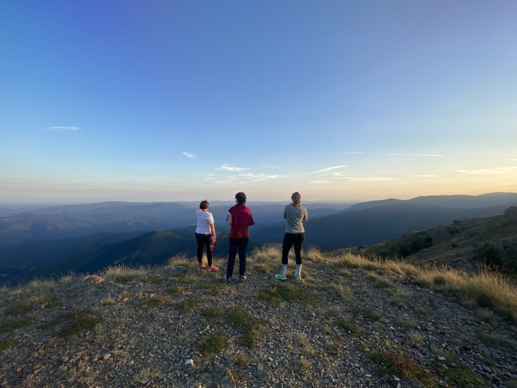 Cévennes coucher de soleil insolite séjour entre filles